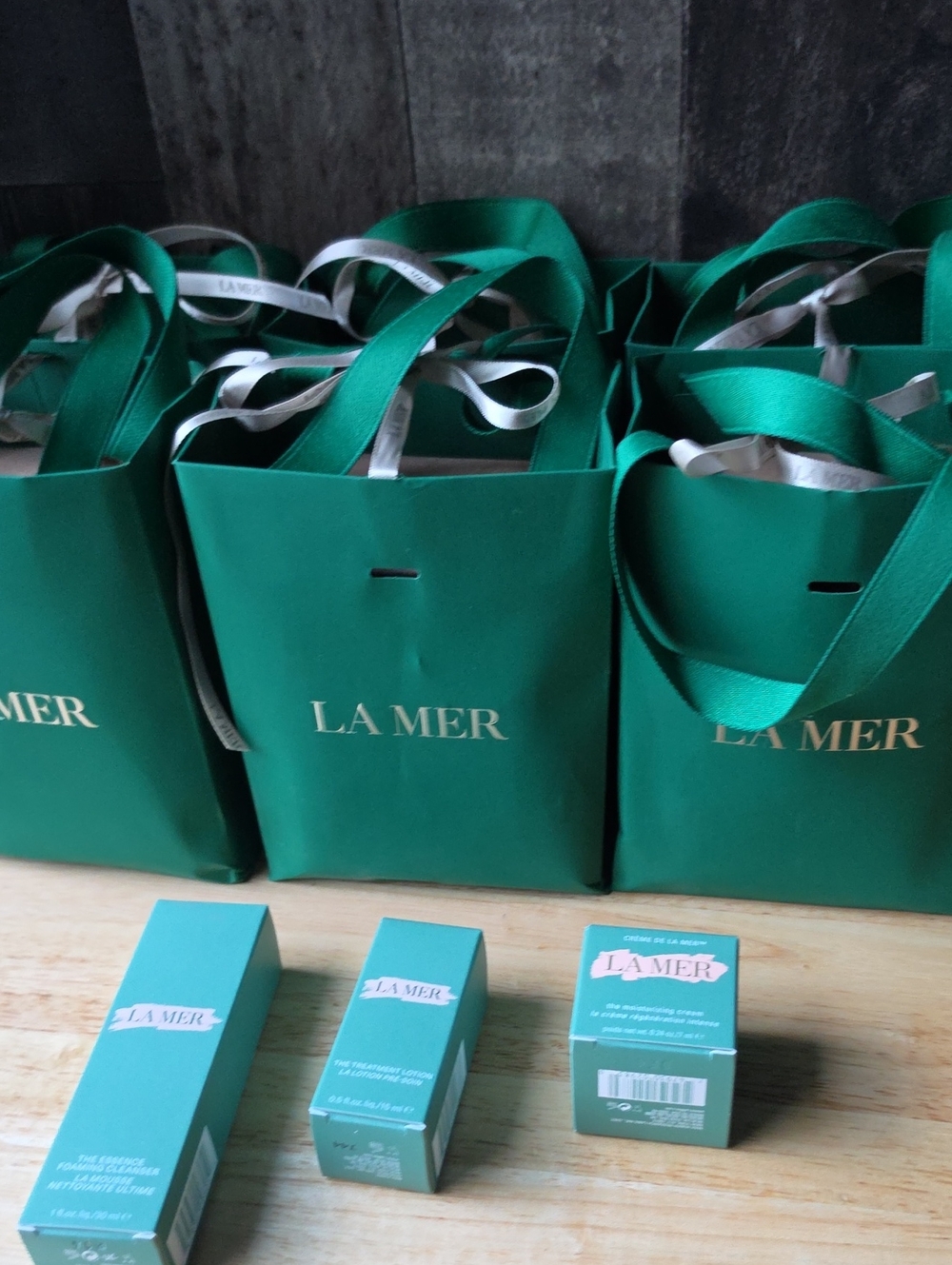 Six La Mer Green Gift Bags